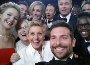 Elen DeGeneres med andra kändisar på Oscarsgalan